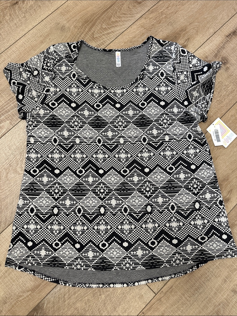 LuLaRoe Black and White Geometric Scoop Neck Tee 3X